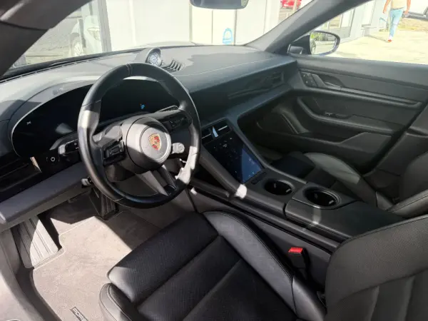 Porsche Taycan Cross Turismo 4 5