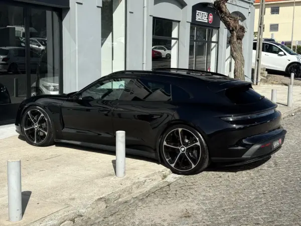 Porsche Taycan Cross Turismo 4 29