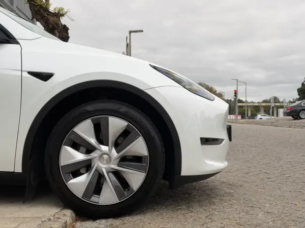 Tesla Model Y Long Range Dual Motor AWD 2