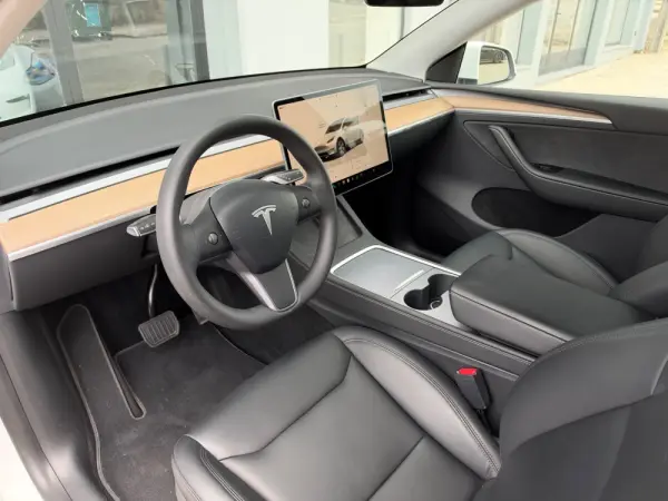 Tesla Model Y Long Range Dual Motor AWD 4