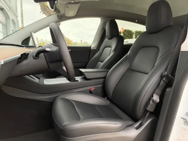 Tesla Model Y Long Range Dual Motor AWD 6