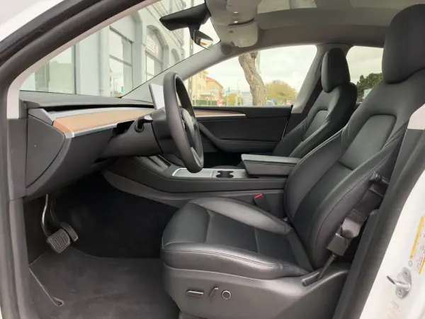 Tesla Model Y Long Range Dual Motor AWD 5