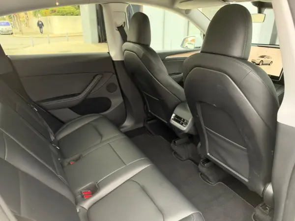 Tesla Model Y Long Range Dual Motor AWD 8