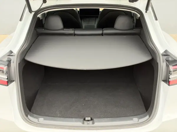 Tesla Model Y Long Range Dual Motor AWD 16