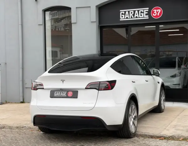 Tesla Model Y Long Range Dual Motor AWD 26