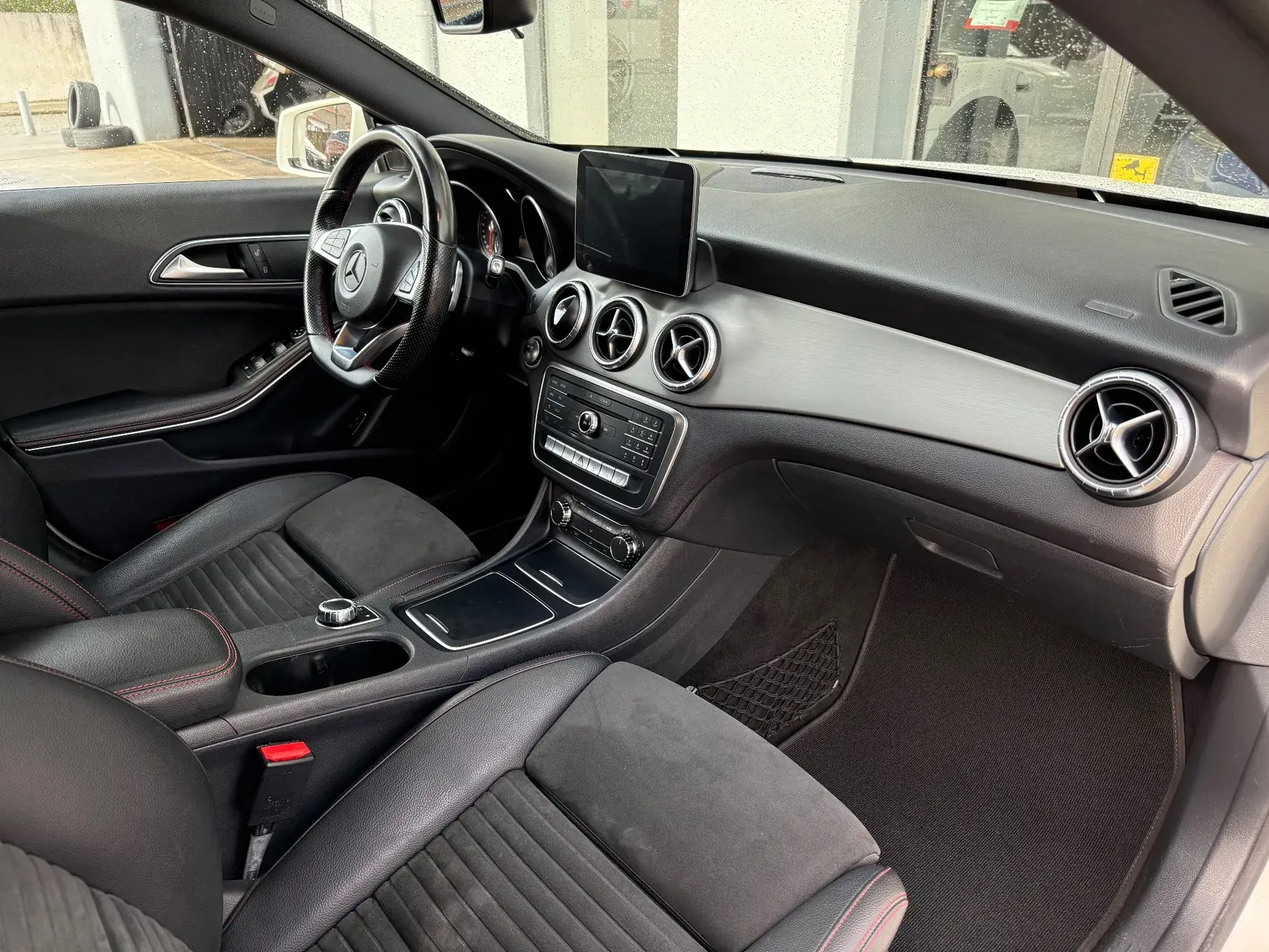 Mercedes-Benz CLA 220 d Shooting Brake AMG Line Aut. 17