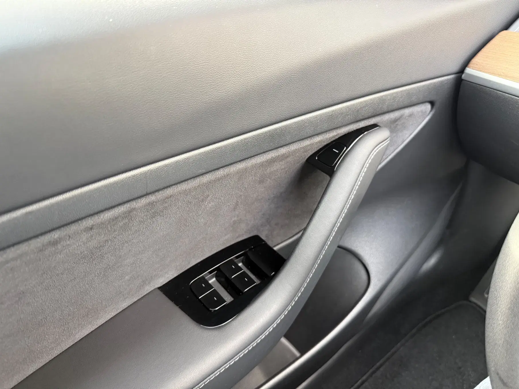 Tesla Model 3 Standard Range Plus RWD 23