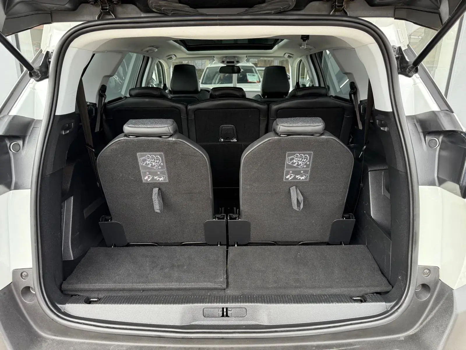 Peugeot 5008 1.5 BlueHDi Allure EAT8 18