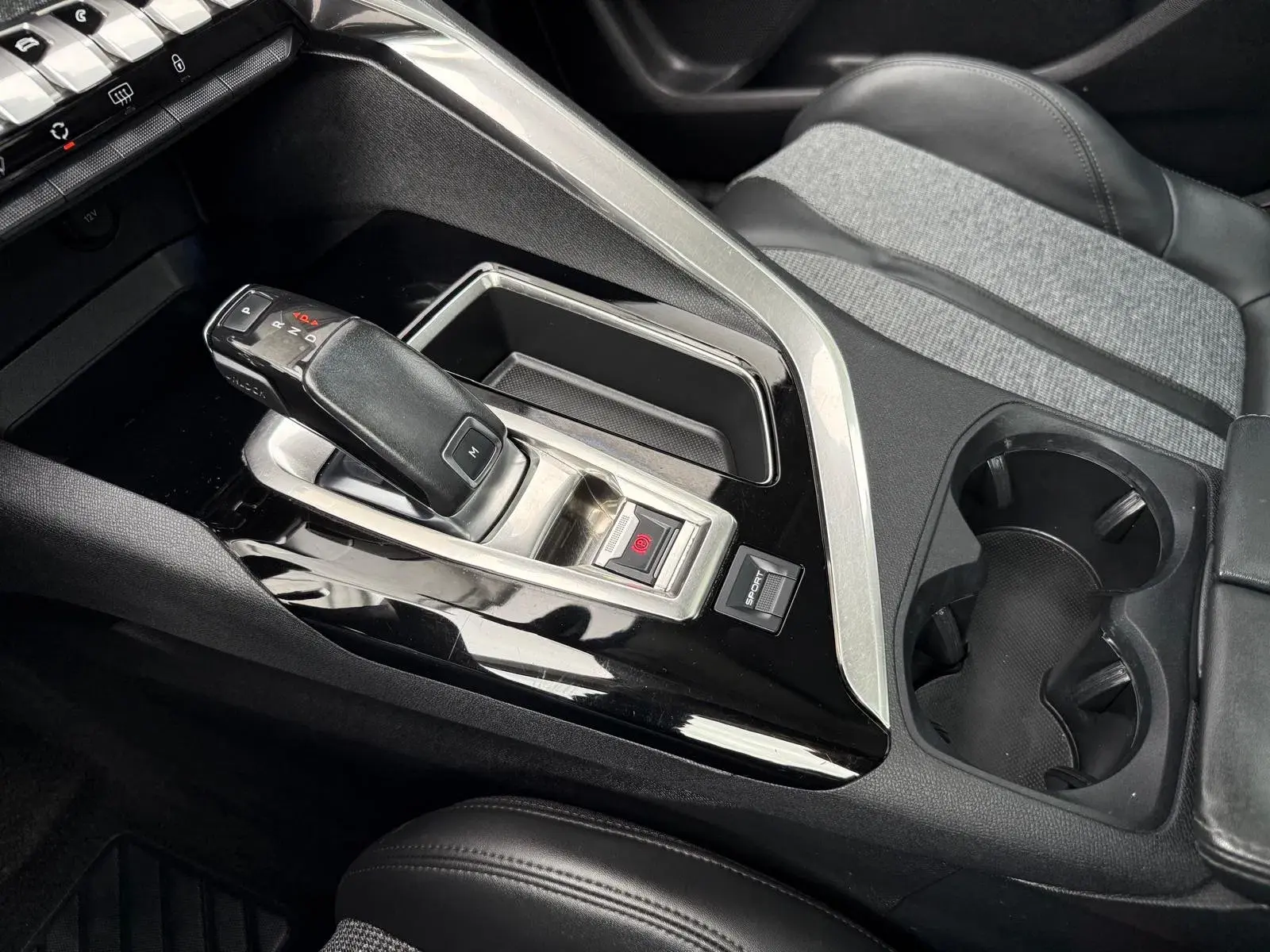 Peugeot 5008 1.5 BlueHDi Allure EAT8 27