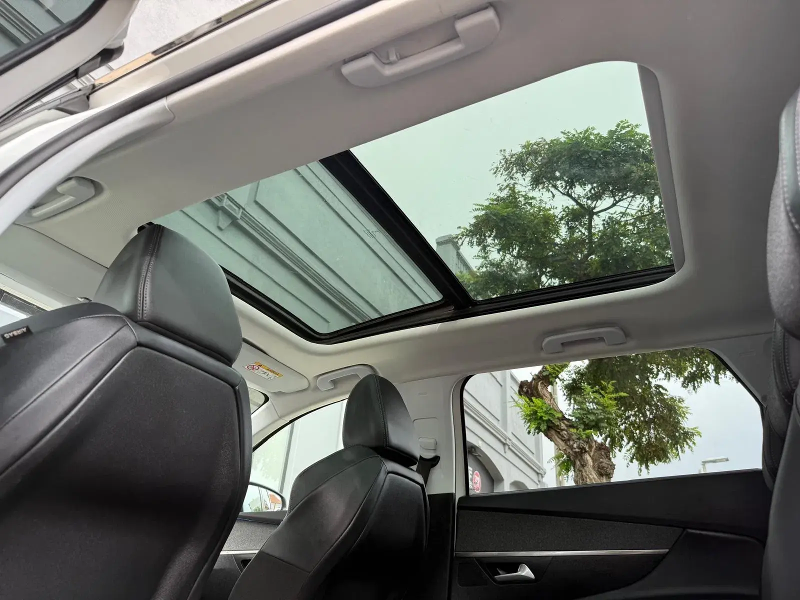 Peugeot 5008 1.5 BlueHDi Allure EAT8 29