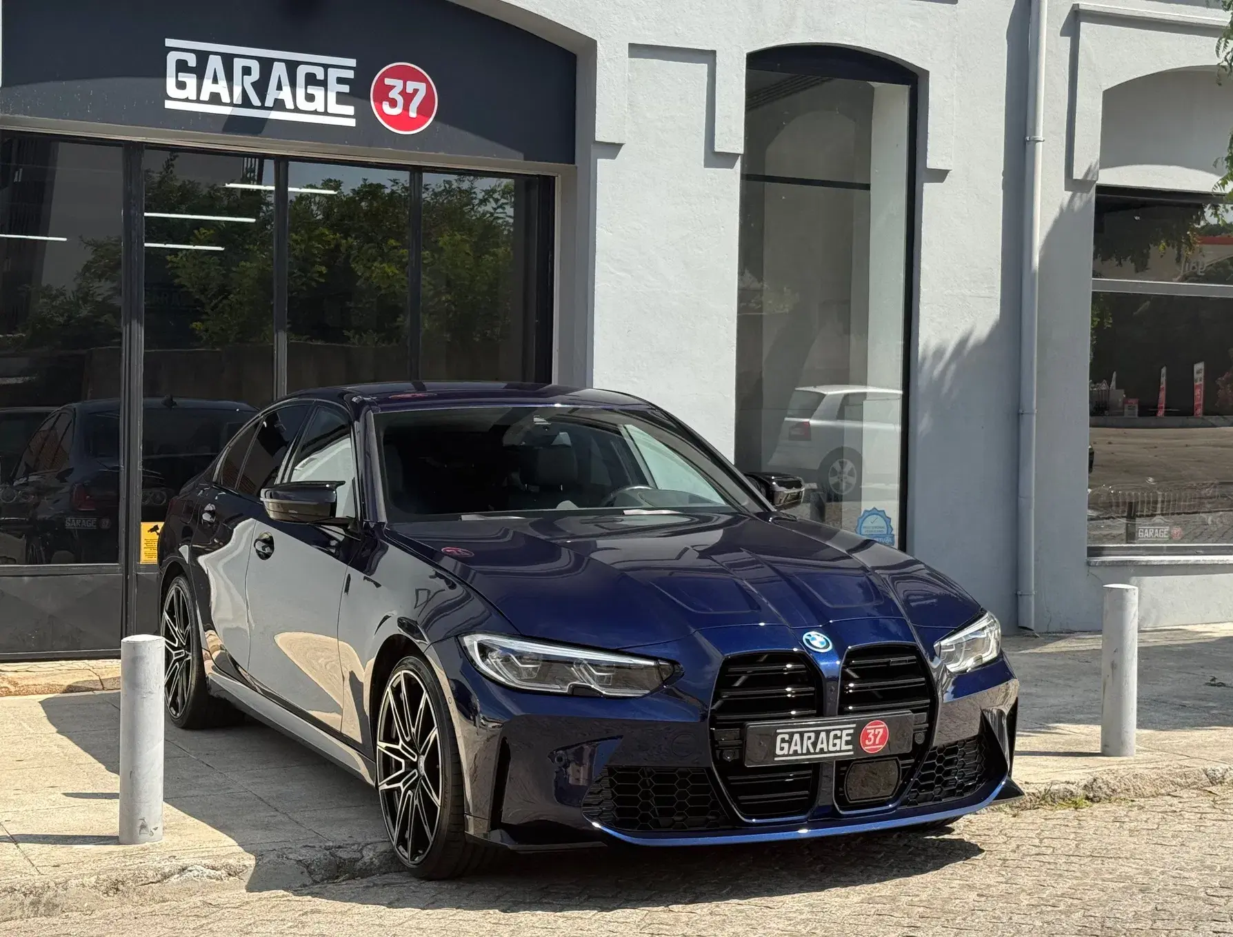 BMW 330 e Pack M Auto 1