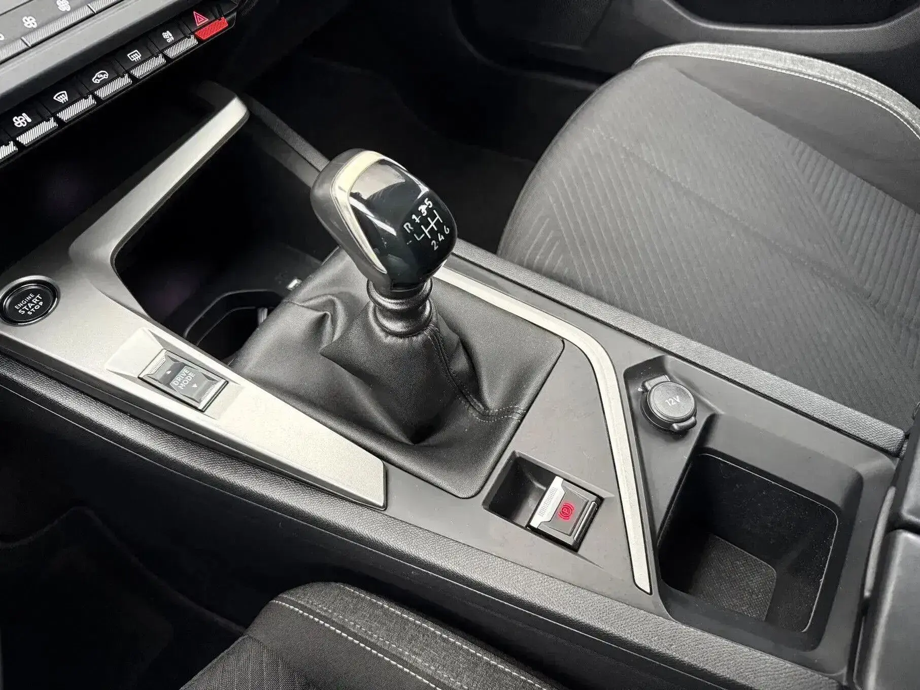 Peugeot 308 SW Outro 18