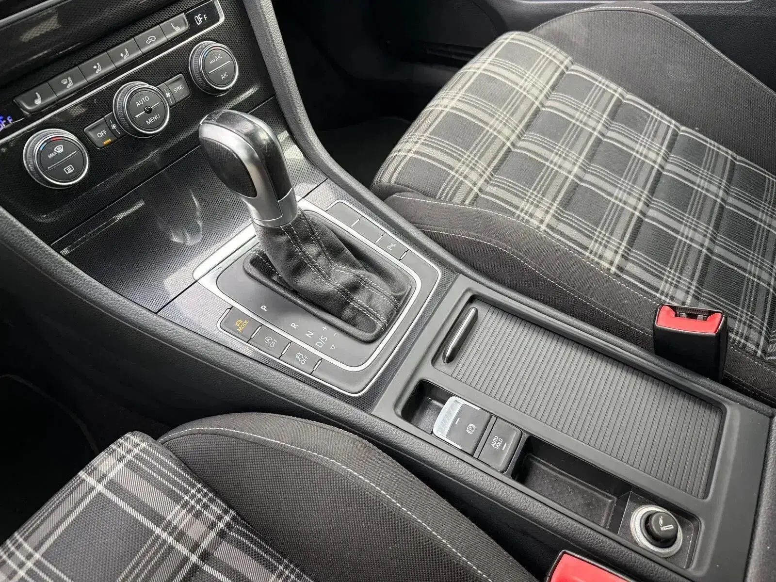 Volkswagen Golf 2.0 TDI GTD DSG 16