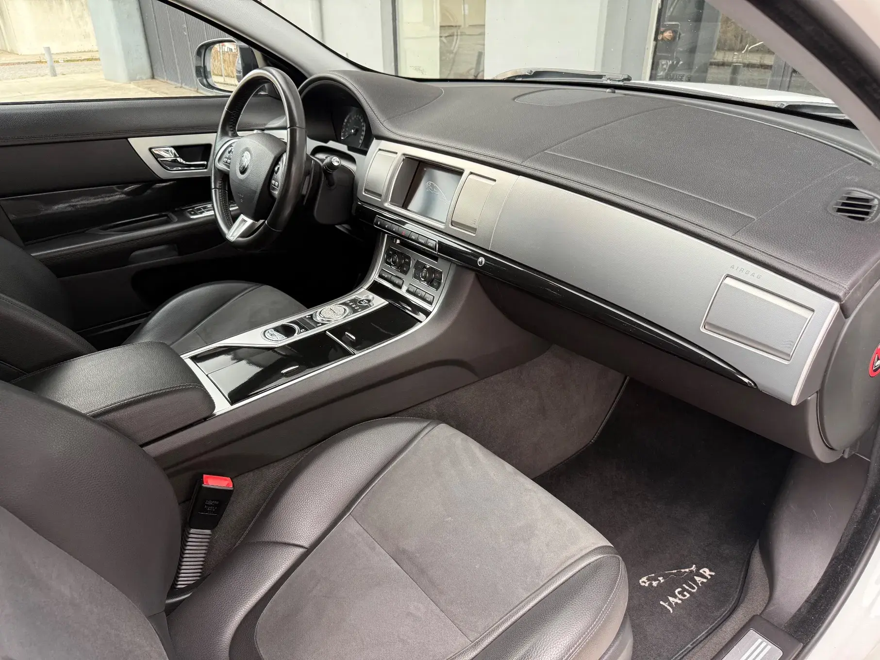 Jaguar XF 2.2 9