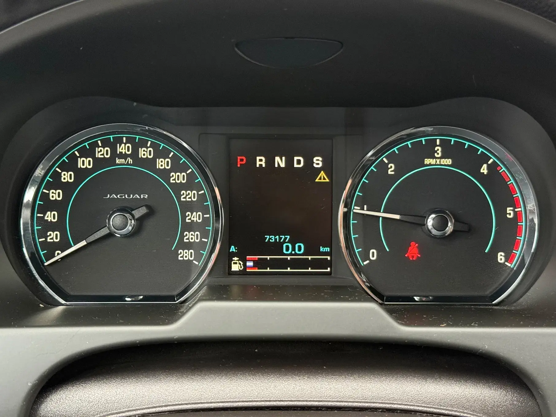 Jaguar XF 2.2 11