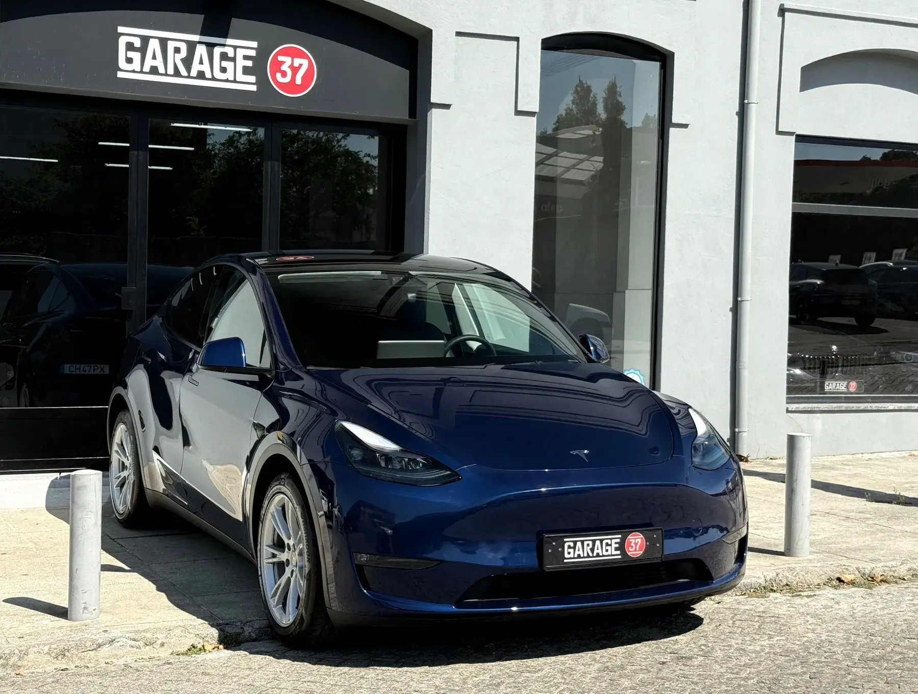Tesla Model Y Long Range Dual Motor AWD 1