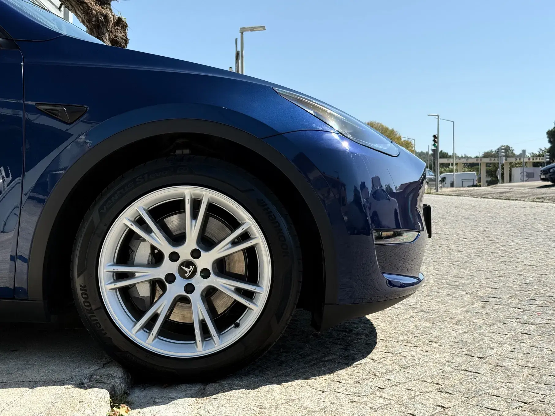Tesla Model Y Long Range Dual Motor AWD 3