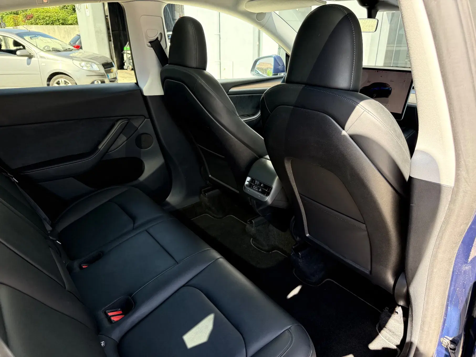 Tesla Model Y Long Range Dual Motor AWD 8