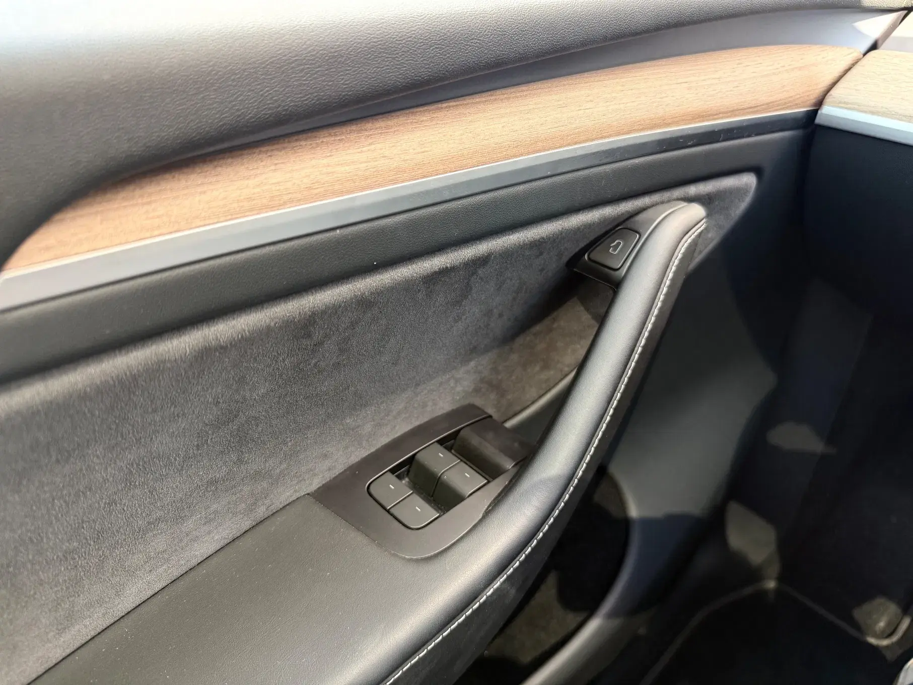 Tesla Model Y Long Range Dual Motor AWD 18