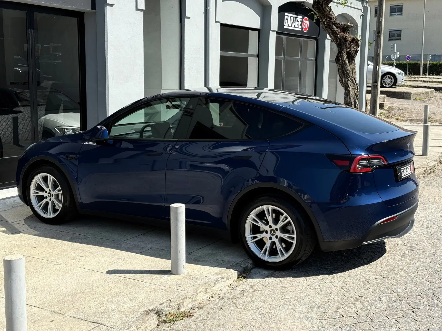 Tesla Model Y Long Range Dual Motor AWD 29