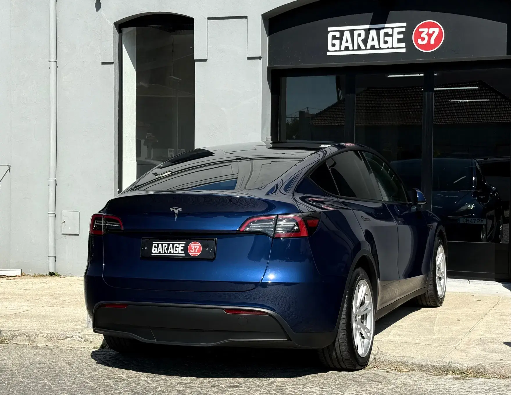 Tesla Model Y Long Range Dual Motor AWD 28
