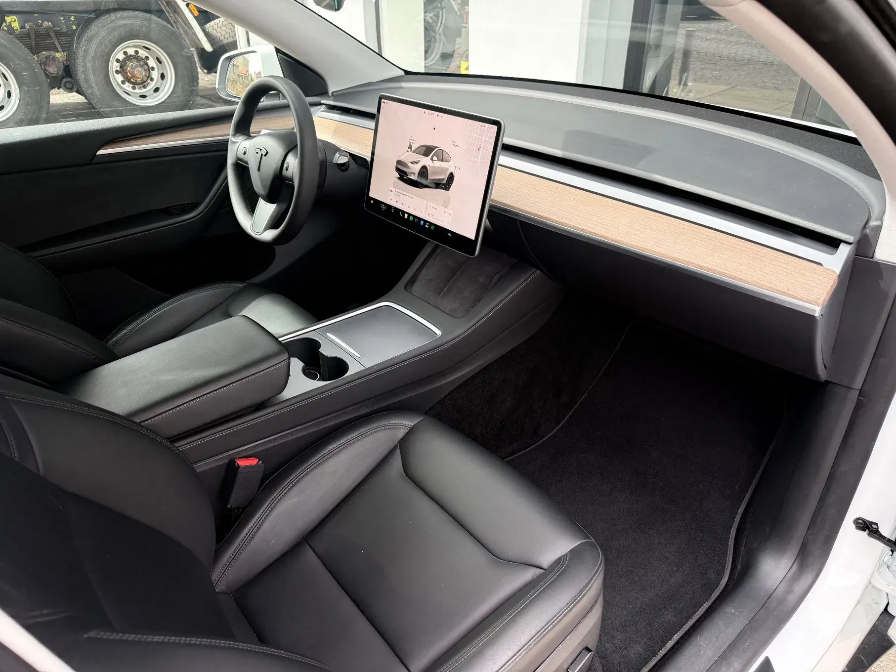 Tesla Model Y Long Range Dual Motor AWD 8