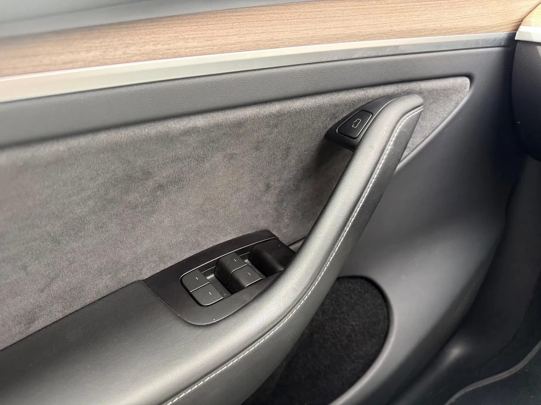Tesla Model Y Long Range Dual Motor AWD 16