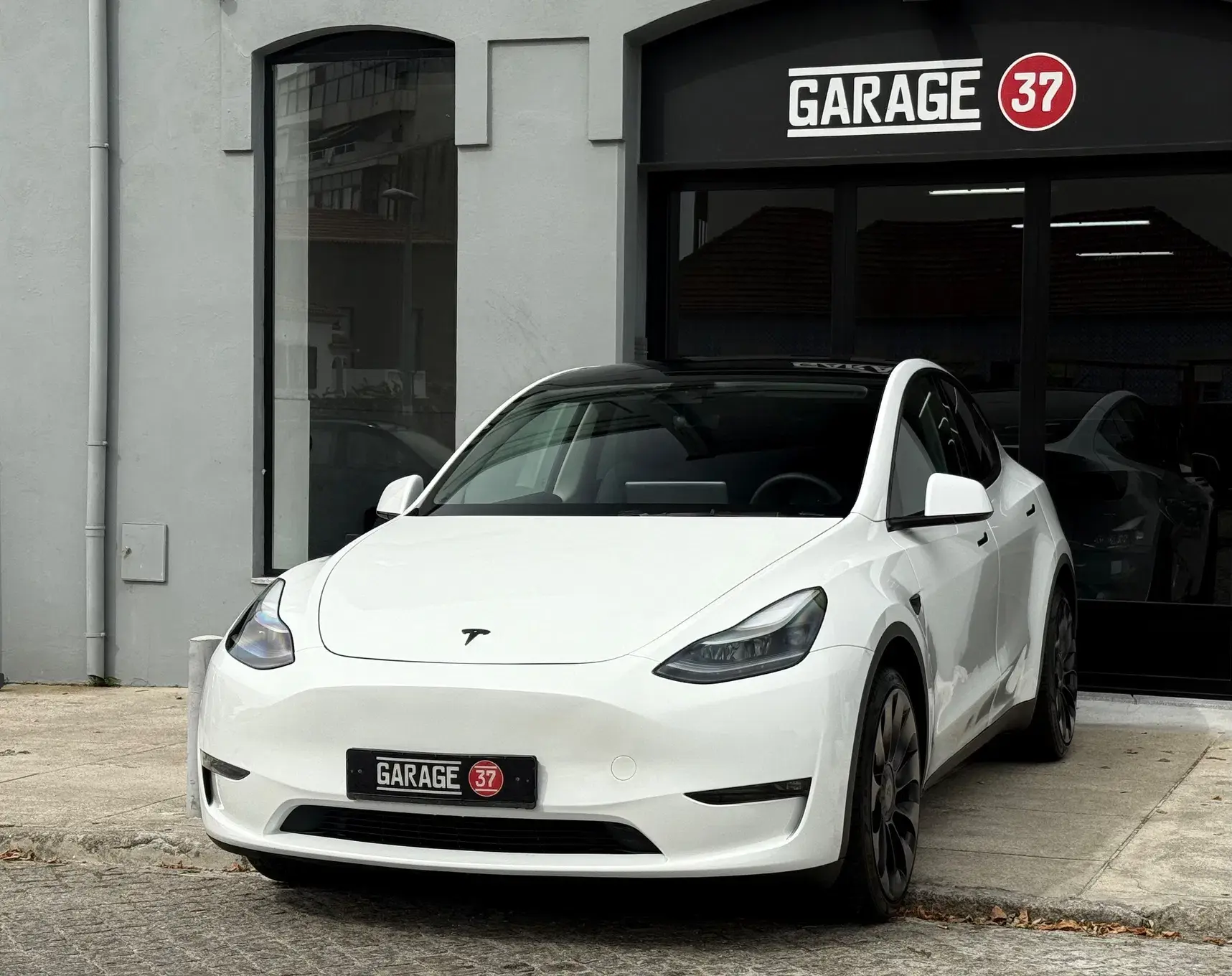 Tesla Model Y Long Range Dual Motor AWD 23