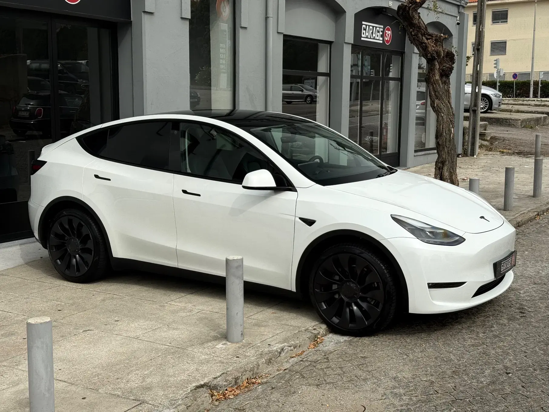 Tesla Model Y Long Range Dual Motor AWD 24
