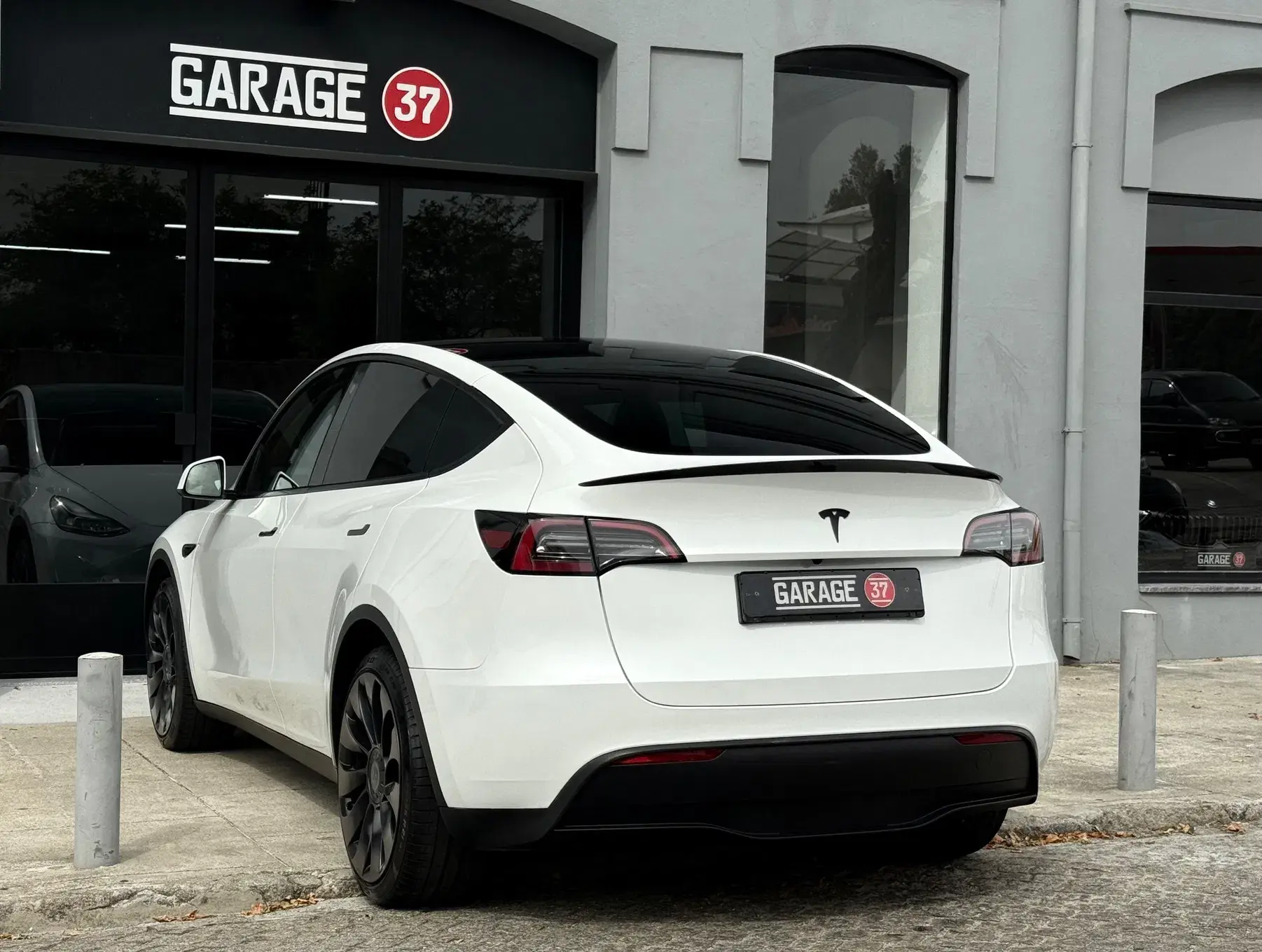 Tesla Model Y Long Range Dual Motor AWD 26