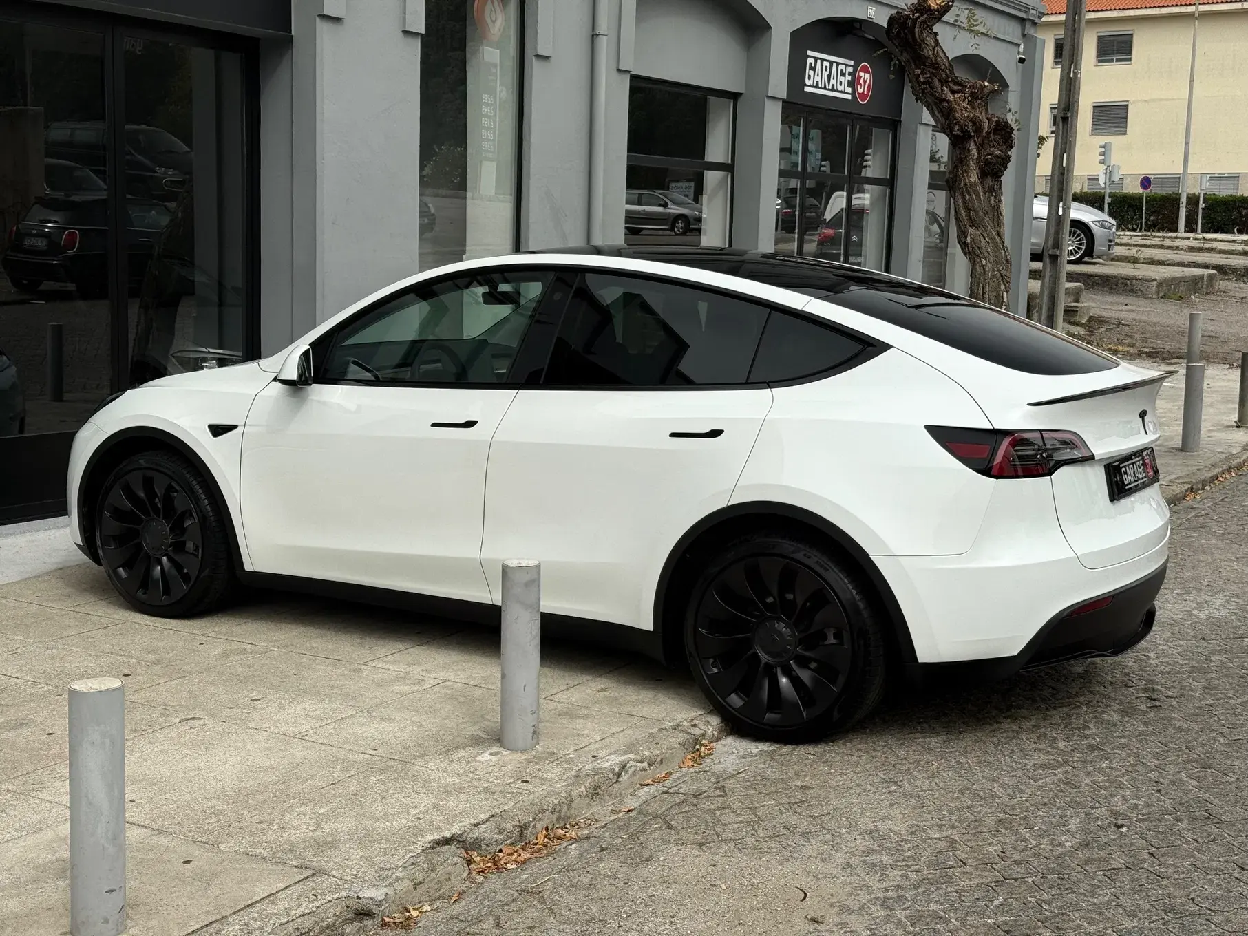Tesla Model Y Long Range Dual Motor AWD 29