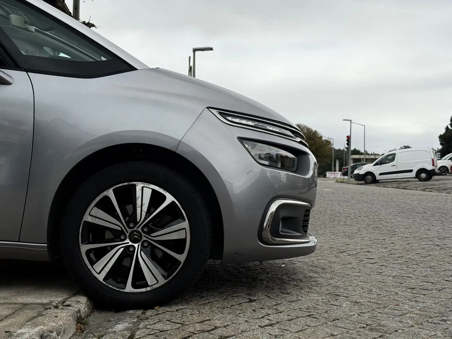 Citroen Grand C4 Spacetourer Outro 3