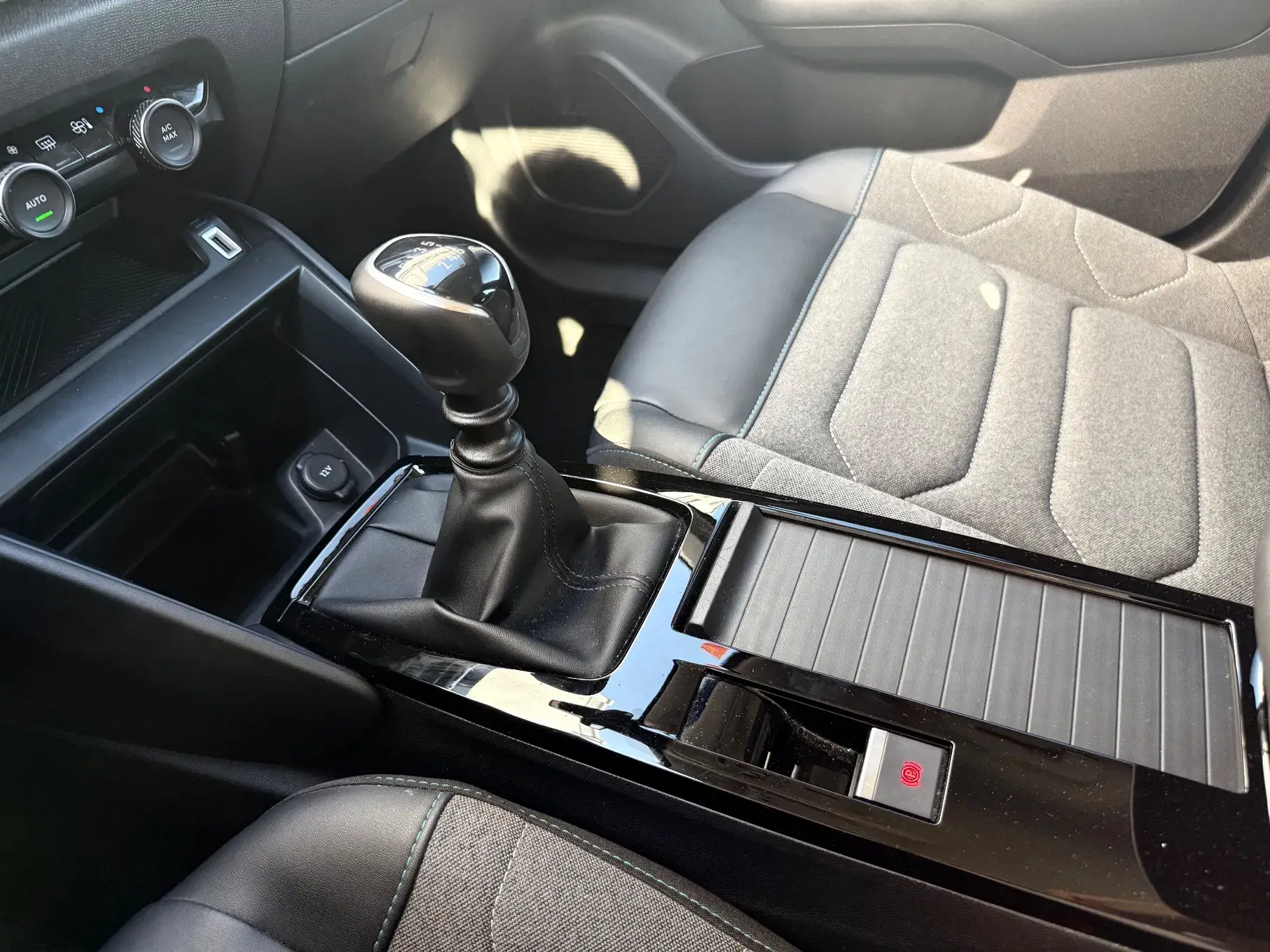 Citroen C4 1.2 PureTech Shine 18