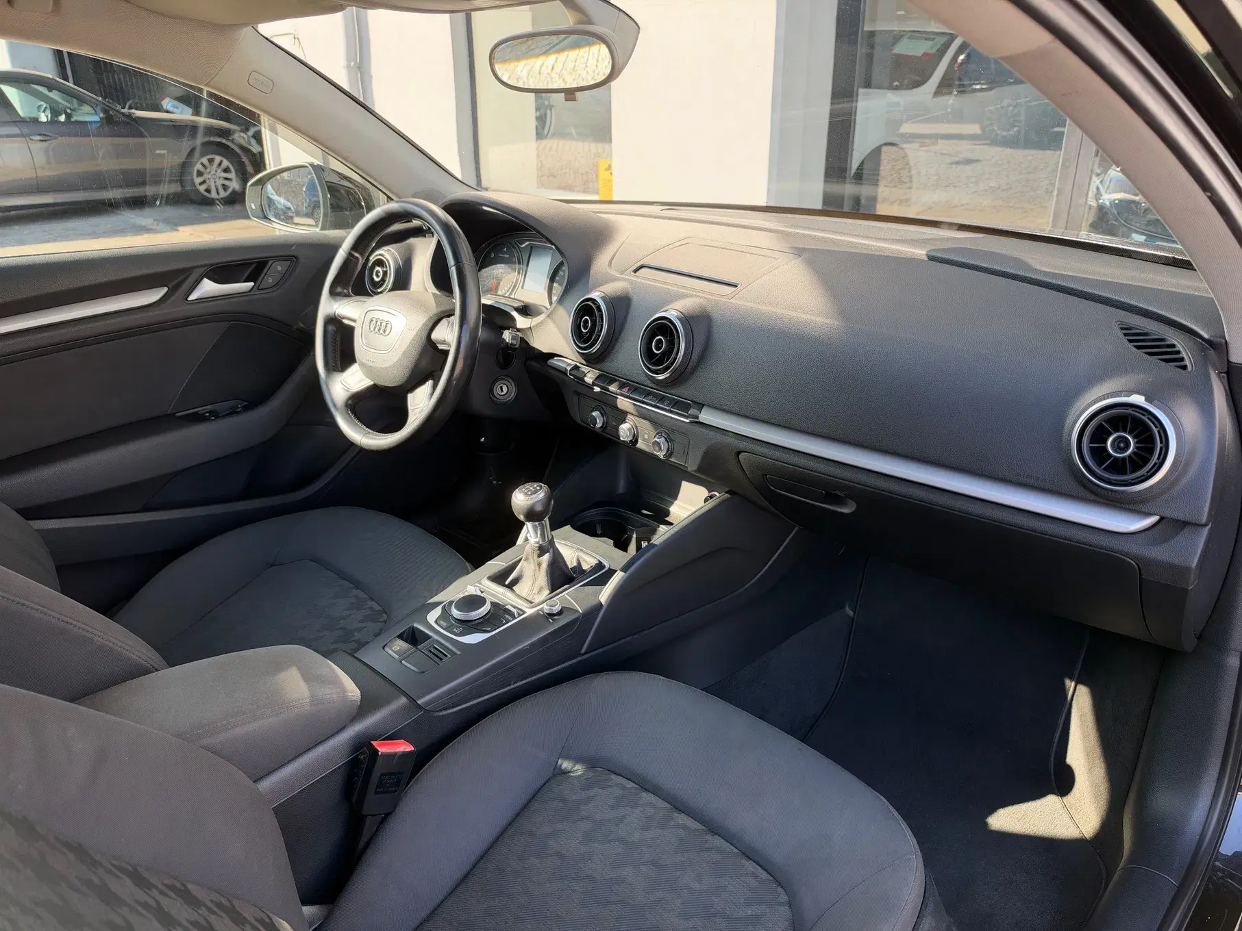 Audi A3 1.6 TDI (clean diesel) Attraction 9