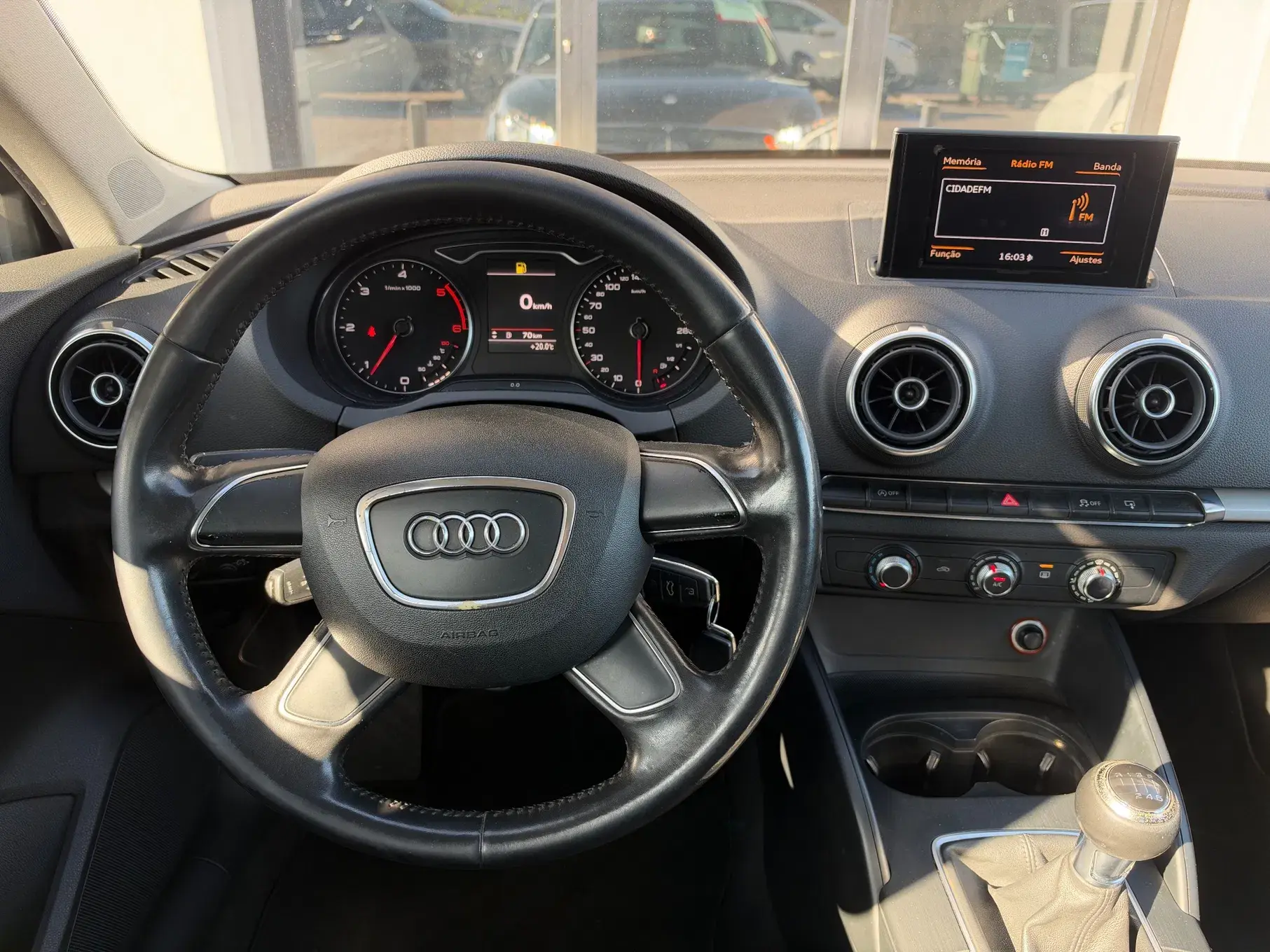 Audi A3 1.6 TDI (clean diesel) Attraction 10