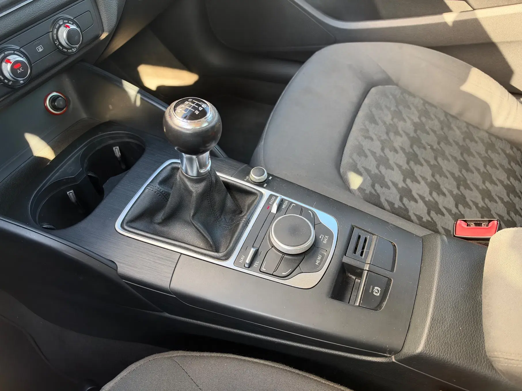 Audi A3 1.6 TDI (clean diesel) Attraction 16