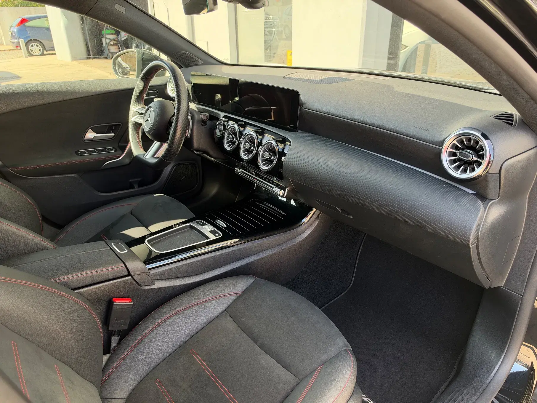Mercedes-Benz A 180 7G-DCT AMG Line 9