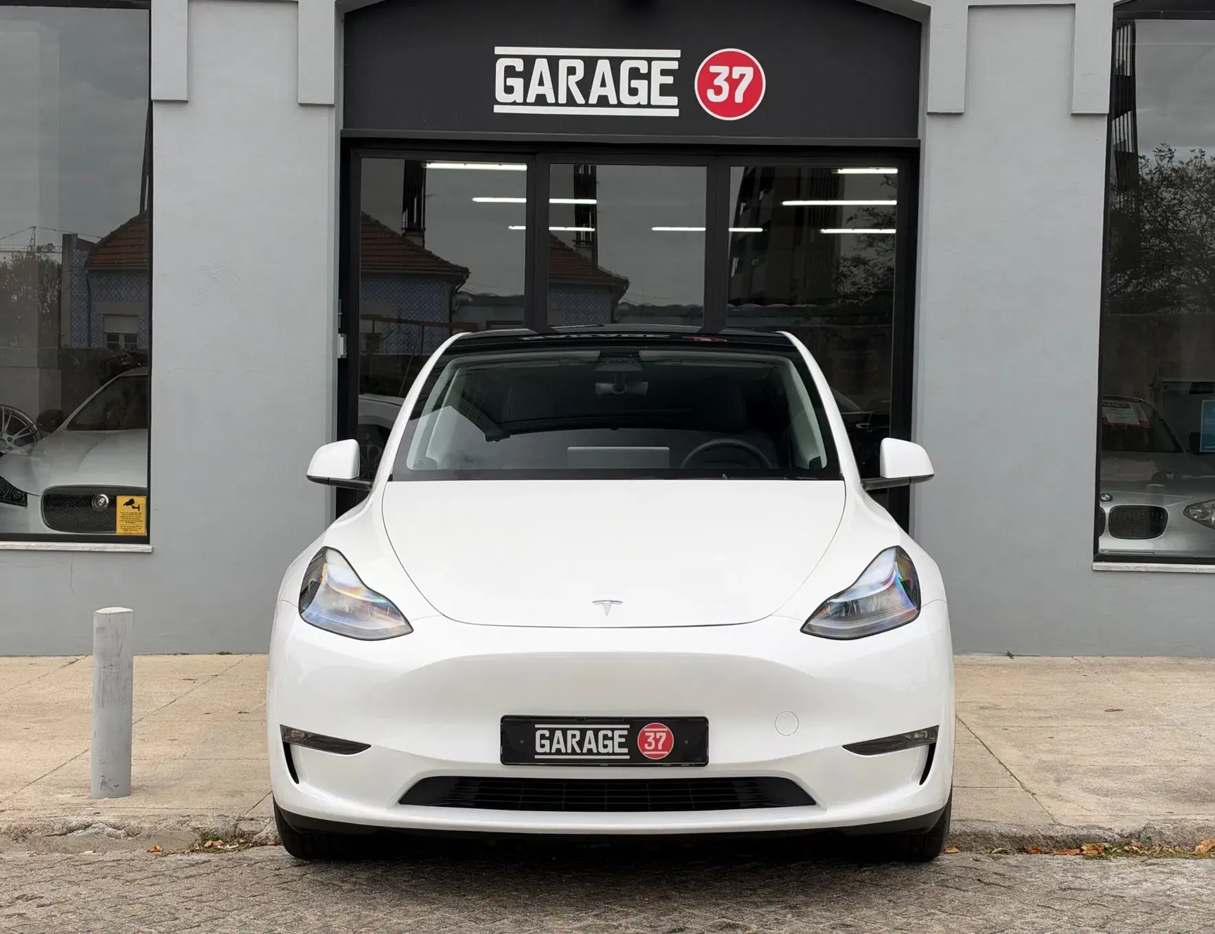 Tesla Model Y Long Range Dual Motor AWD 12