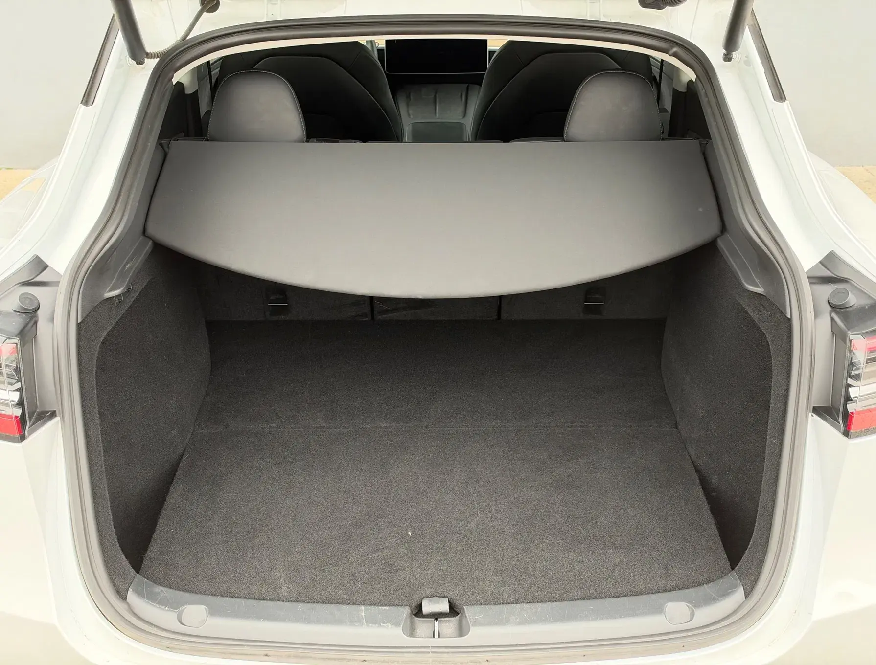 Tesla Model Y Long Range Dual Motor AWD 17