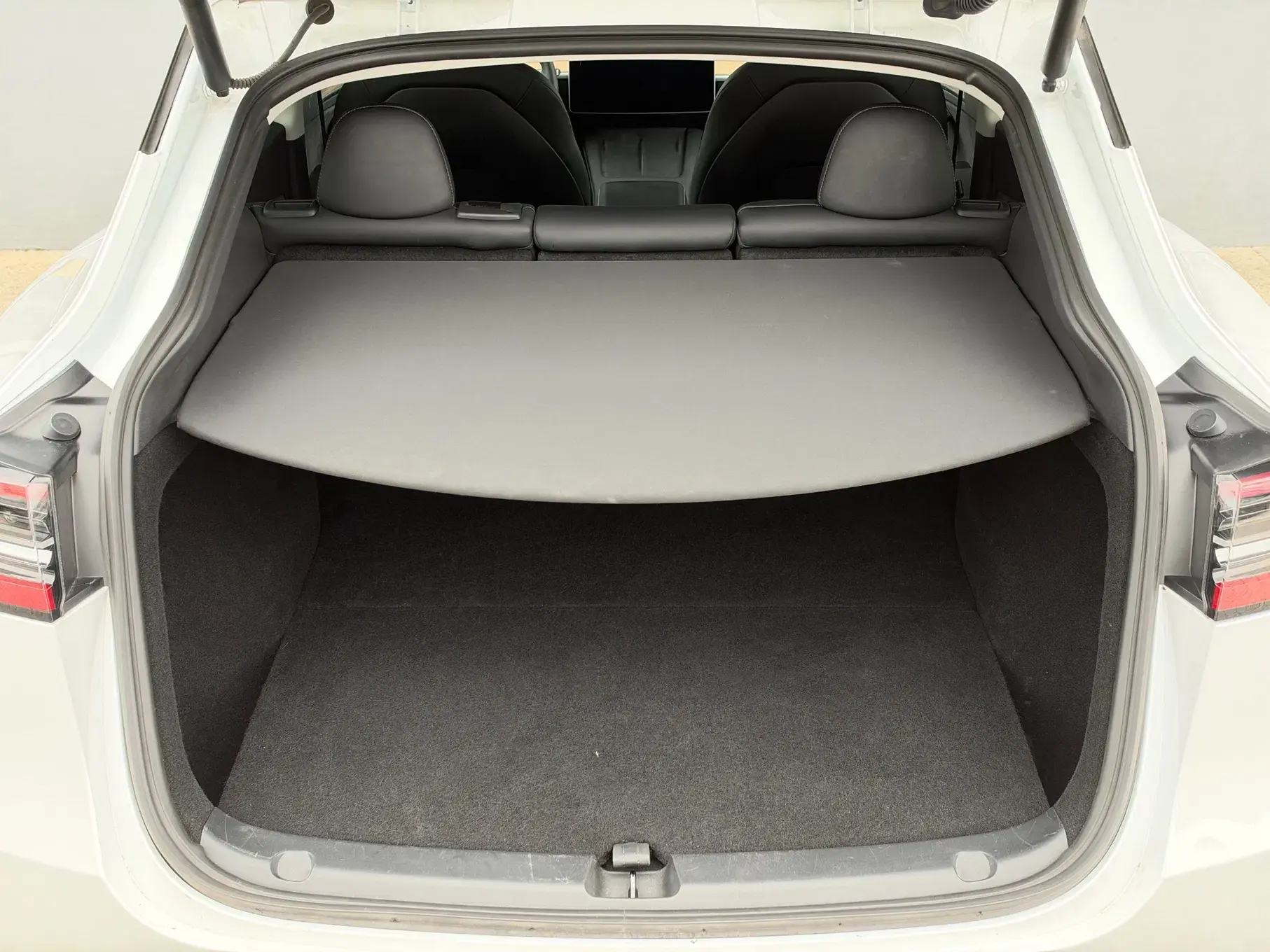 Tesla Model Y Long Range Dual Motor AWD 16