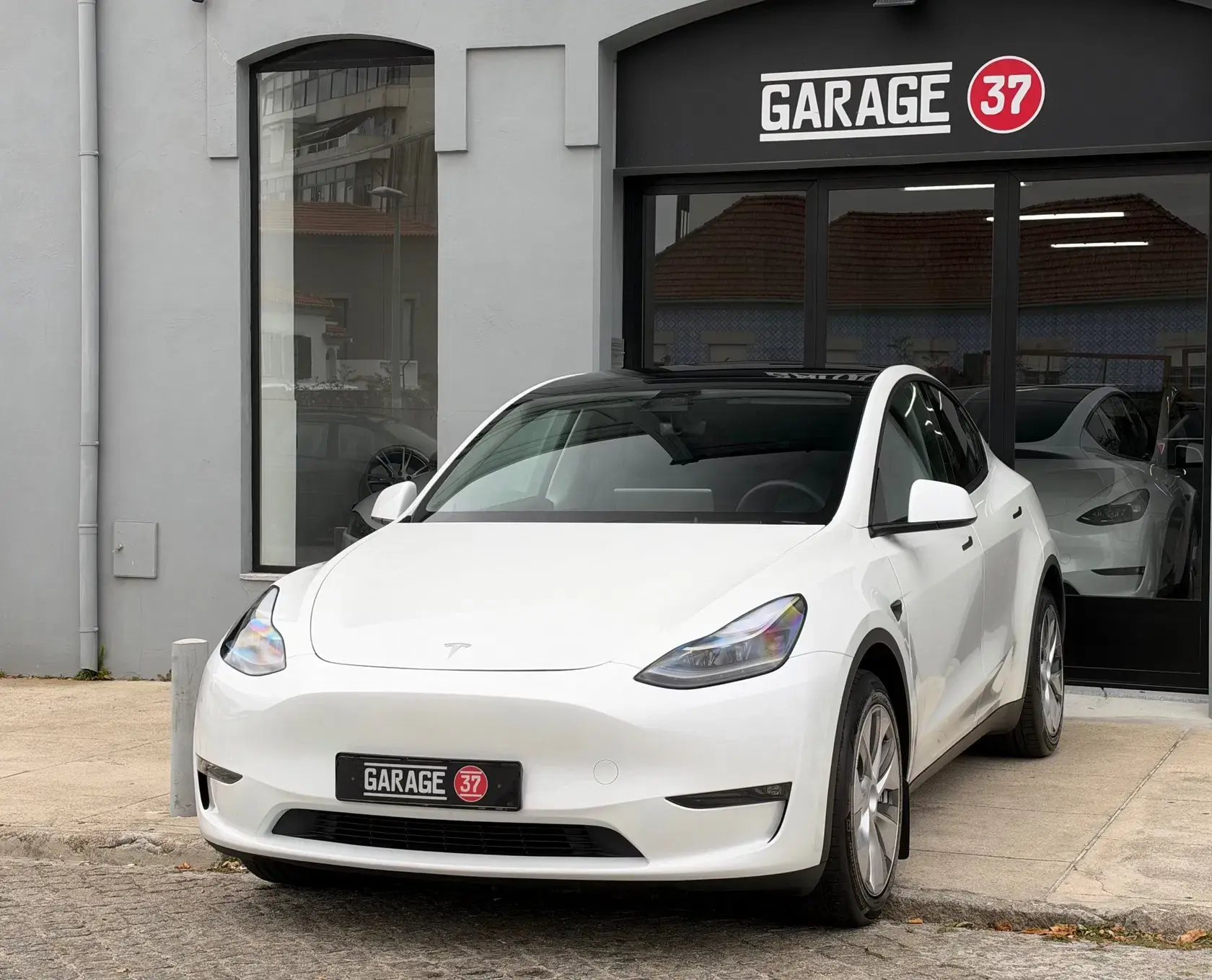 Tesla Model Y Long Range Dual Motor AWD 21