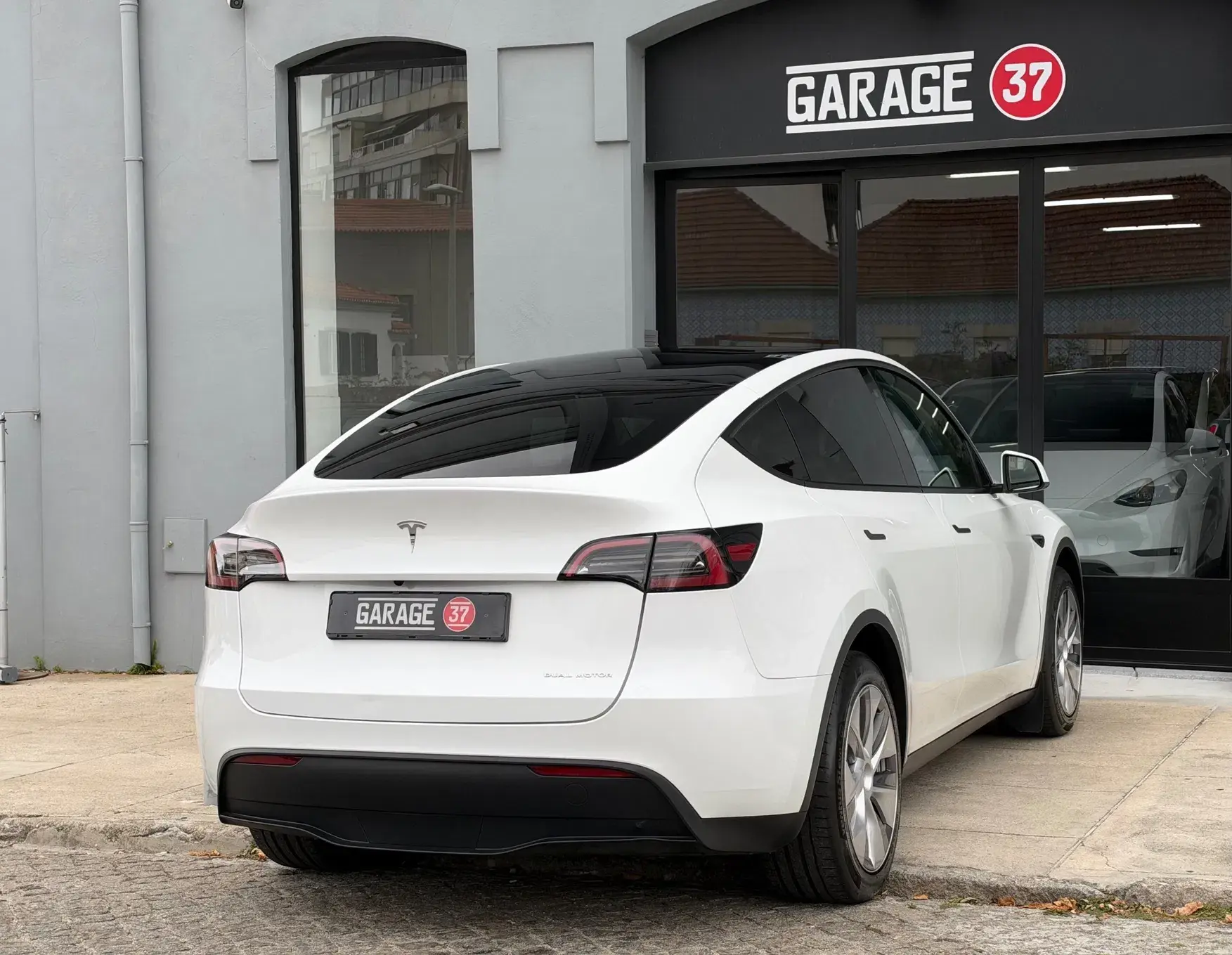 Tesla Model Y Long Range Dual Motor AWD 26