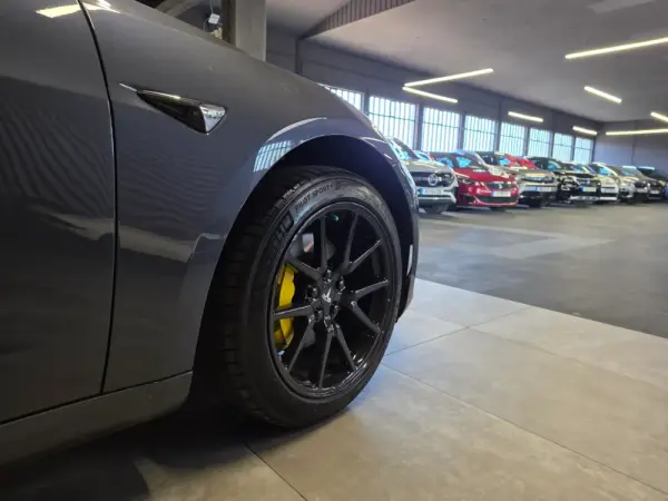 Tesla Model 3 Standard Range Plus RWD 20