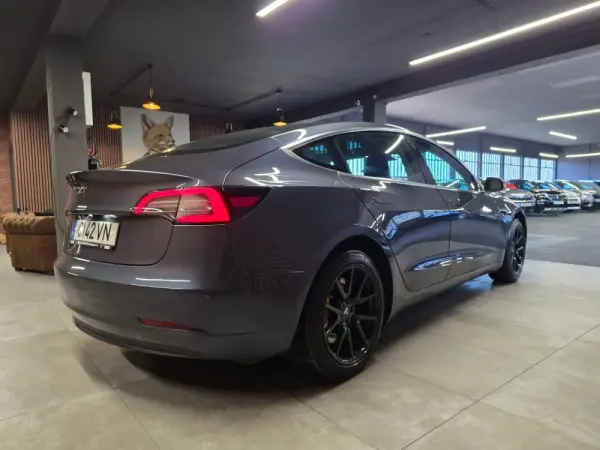 Tesla Model 3 Standard Range Plus RWD 22