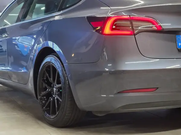 Tesla Model 3 Standard Range Plus RWD 25