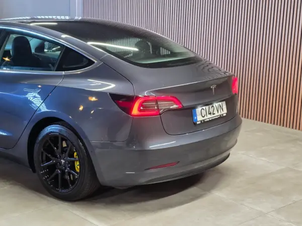 Tesla Model 3 Standard Range Plus RWD 26