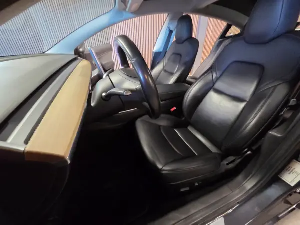 Tesla Model 3 Standard Range Plus RWD 32