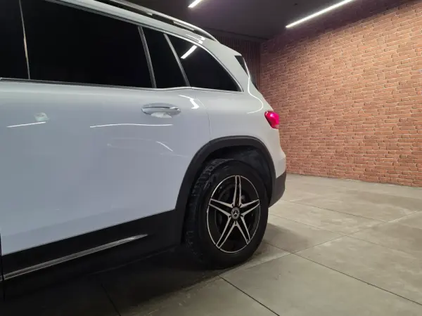 Mercedes-Benz EQB 350 4Matic AMG Line 4