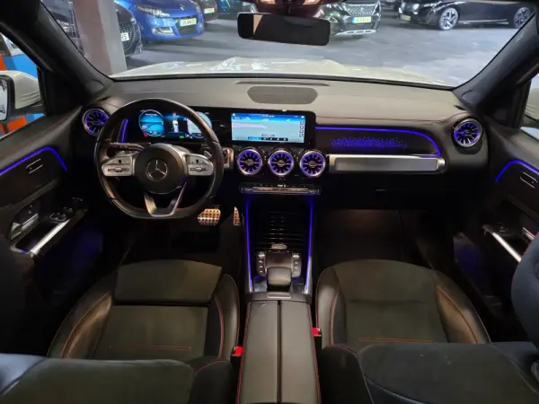 Mercedes-Benz EQB 350 4Matic AMG Line 12