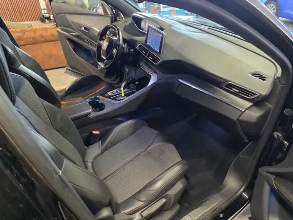 Peugeot 3008 BlueHDi 130 Stop & Start EAT8 GT Pack 31